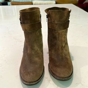 Paul Green brown suede. 3inch heels. Brand new. Never worn.